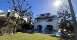 La Villa d’Exception avec Vue Panoramique sur l’Océan – Casablanca Corniche est une villa à la location longue durée à Casablanca