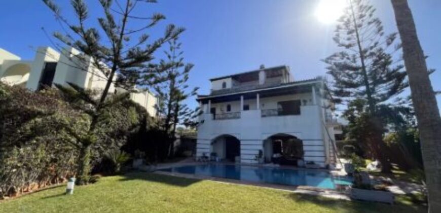 La Villa d’Exception avec Vue Panoramique sur l’Océan – Casablanca Corniche est une villa à la location longue durée à Casablanca