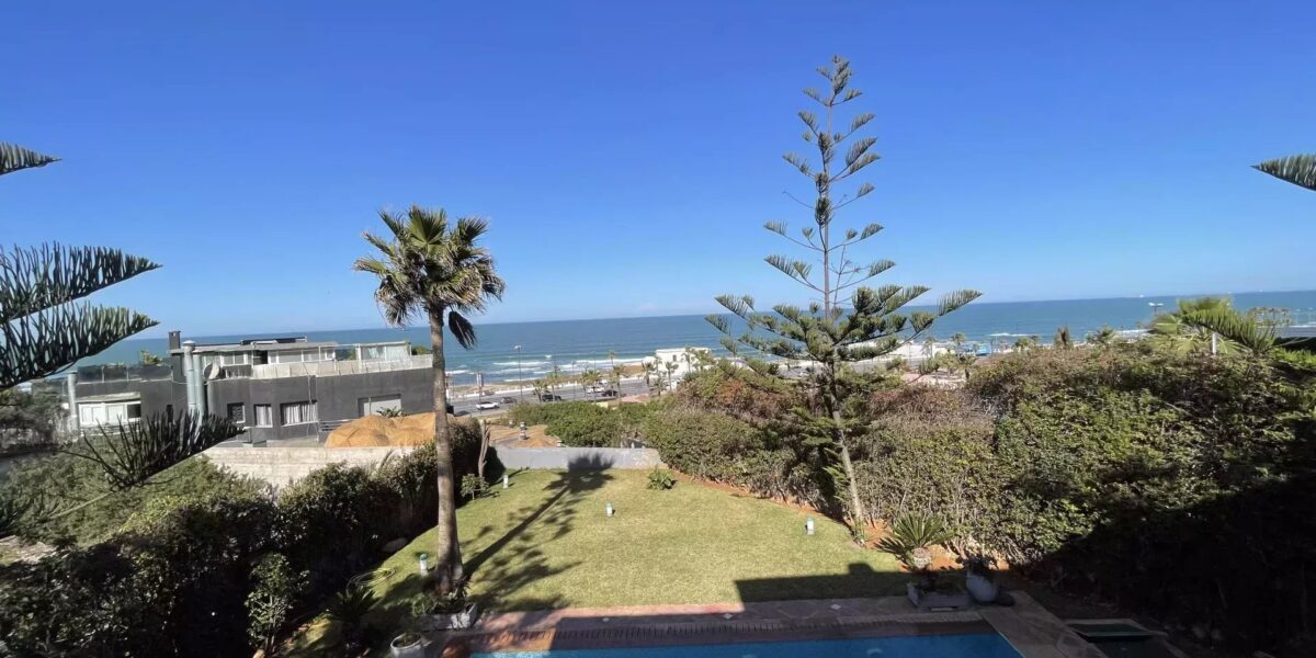 La Villa d’Exception avec Vue Panoramique sur l’Océan – Casablanca Corniche est une villa à la location longue durée à Casablanca