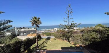 La Villa d’Exception avec Vue Panoramique sur l’Océan – Casablanca Corniche est une villa à la location longue durée à Casablanca
